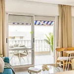 Atico Pink Beachfront Apartment *